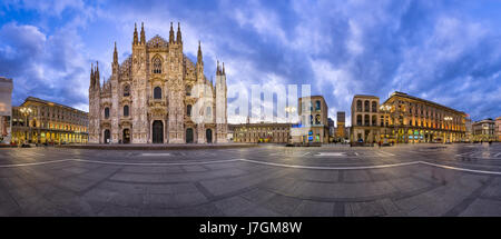 Mailand, Italien - 13. Januar 2015: Duomo di Milano (Mailand Kathedrale) und Piazza del Duomo in Mailand, Italien. Mailänder Dom ist die zweitgrößte katholische Stockfoto