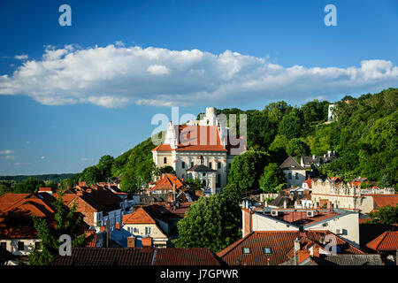 Die Ansicht von Kazimierz Dolny kleinen Renaissance-Stadt in Polen in der Sonne am Nachmittag. Stockfoto