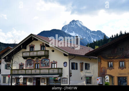 Mittenwald, schöne Alpine Kleinstadt in Bayern, Deutschland, 11. Mai 2017 Stockfoto