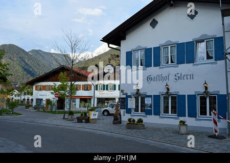 Mittenwald, schöne Alpine Kleinstadt in Bayern, Deutschland, 11. Mai 2017 Stockfoto