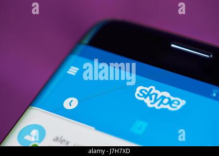 New York, USA – 22. Mai 2017: Skype Anwendung Menü Nahaufnahme auf modernen Smarphone Bildschirm Stockfoto