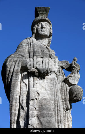 Pallas Athene Statue Maximiliansbrcke in München Stockfoto