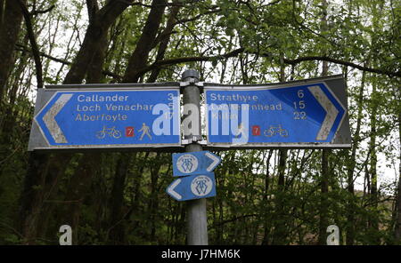 Melden Sie auf Rob Roy Weg in der Nähe von Callander Schottland Mai 2017 Stockfoto