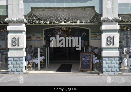 Art-Deco-Bibendum Restaurant in Fulham Road in Kensington, London. Das Gebäude ist Michelin House, ehemaliges Hauptquartier der Reifenhersteller in Großbritannien Stockfoto