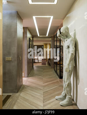 Figur in komprimierten Glas Eyes von Daniel Arsham Abschirmung Stockfoto