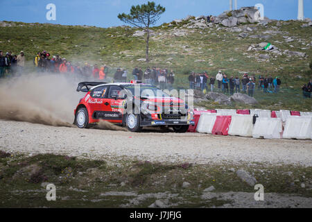 Viana Castelo, PORTUGAL - 19 Mai: britische Fahrer Kris Meeke und irischen Beifahrer Paul Nagle, lenken Sie ihren Citroen C3 WRC in Viana Do Castelo. Stockfoto