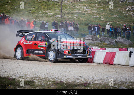 Viana Castelo, PORTUGAL - 19 Mai: britische Fahrer Kris Meeke und irischen Beifahrer Paul Nagle, lenken Sie ihren Citroen C3 WRC in Viana Do Castelo. Stockfoto