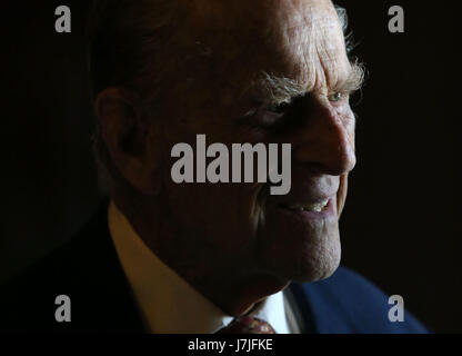 Der Duke of Edinburgh beherbergt der Duke of Edinburgh Award gold Preisverleihungen in Hillsborough Castle in Co Down. Stockfoto