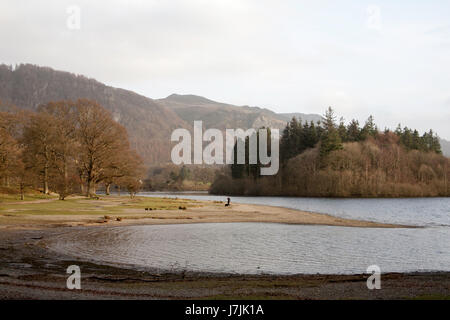 Die Insel und Herrn Walla Crag betrachtet von Mönchs Crag Derwent Wasser Keswick Lake District National Park Cumbria England Stockfoto