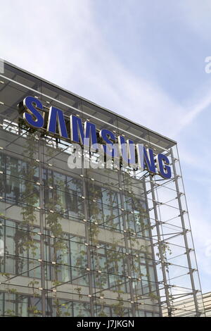 Prag, Tschechische Republik - 22.Mai: Samsung Firmenlogo auf Hochhaus am 17. Mai 2017 in Prag, Tschechien. Stockfoto