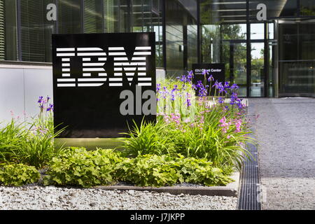 Prag, Tschechische Republik - 22.Mai: IBM Firmenlogo auf Hochhaus am 17. Mai 2017 in Prag, Tschechien. Stockfoto