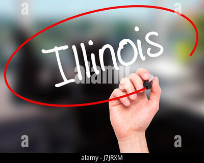 Hand des Mannes Illinois mit schwarzem Filzstift auf Bildschirm zu schreiben. Auf Hintergrund isoliert. Wirtschaft, Technologie, Internet-Konzept. Stock Foto Stockfoto