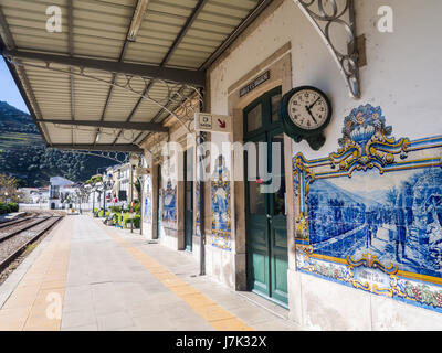 Alten Bahnhof in Pinhao, Portugal, an einem Frühlingstag. Stockfoto