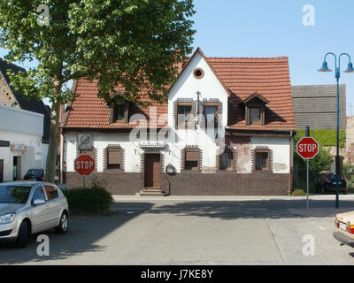 Dieses Bild zeigt wahrscheinlich eine Szene von einer Veranstaltung aus dem Jahr 2011 in Hockenheim, Deutschland, die möglicherweise Motorsport oder Rennen auf dem Hockenheimring, einer der berühmtesten Rennstrecken Europas, beinhaltete. Stockfoto