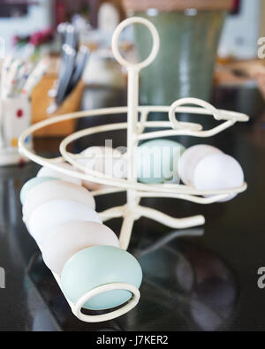 Detail aus einem Draht-Ei-Halter Stockfoto