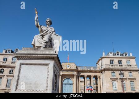 L'Assemblée Nationale Forme, Avec le Sénat, le Parlement De La Cinquième République Française. Sohn Rolle principal est de Débattre, d'amender et de Vot Stockfoto