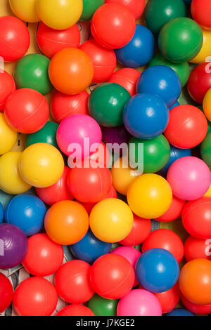 Vielzahl von bunten Ball Pit Kugeln Stockfoto