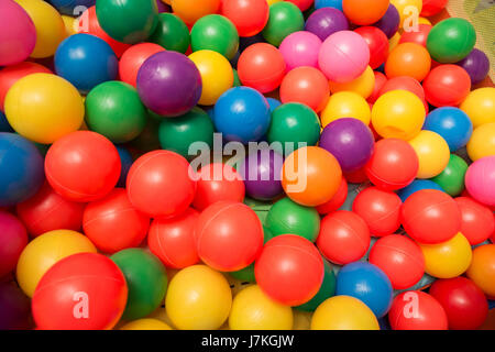 Vielzahl von bunten Ball Pit Kugeln Stockfoto