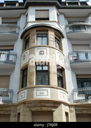 Das Foto vom 17. Juni 2011 zeigt die Richard-Wagner-Straße 70 in SaarbrÃ¼cken. Die Straße ist nach dem berühmten deutschen Komponisten Richard Wagner benannt und spiegelt die kulturelle und historische Verbindung der Stadt zu seinem Erbe wider. Stockfoto