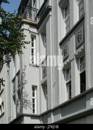 Dieses Foto, aufgenommen am 17. Juni 2011, zeigt die Mainzer Str. 48 in SaarbrÃ¼cken, Deutschland. Es beleuchtet die städtische Umgebung der Stadt und zeigt ihre Architektur und das Stadtleben in dieser deutschen Region. Stockfoto