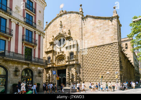 BARCELONA, Spanien - 5. August 2016: Alltag In der belebten Innenstadt von Barcelona Spanien. Stockfoto