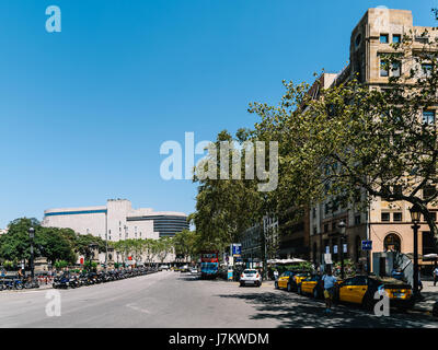 BARCELONA, Spanien - 5. August 2016: Alltag In der belebten Innenstadt von Barcelona Spanien. Stockfoto