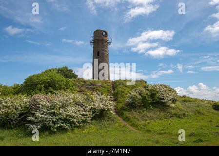 Die alte Naturstein-Leuchtturm auf Hodbarrow Nature Reserve in der Nähe von Millom in Cumbria Stockfoto
