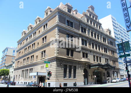 Kalifornien Hall, die von Frederick H. Meyer im Jahre 1912 als Deutsches Haus auf Polk Street, San Francisco, Kalifornien Stockfoto