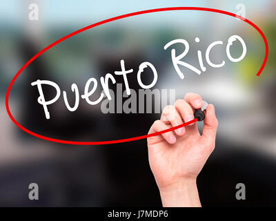 Hand des Mannes Puerto Rico mit schwarzem Filzstift auf Bildschirm zu schreiben. Isoliert auf Büro. Wirtschaft, Technologie, Internet-Konzept. Stock Foto Stockfoto