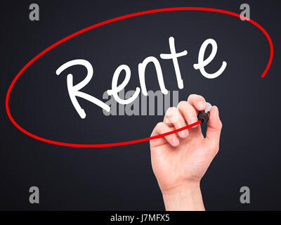 Hand des Mannes Rente (Rente in deutscher Sprache) mit schwarzem Filzstift auf Bildschirm zu schreiben. Auf Hintergrund isoliert. Wirtschaft, Technologie, Internet-Konzept. Lager Stockfoto