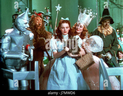 Der Zauberer von Oz (1939) BERT LAHR JACK HALEY JUDY GARLAND BILLIE BURKE RAY BOLGER VICTOR FLEMING (DIR) MGM/MOVIESTORE COLLECTION LTD. Stockfoto