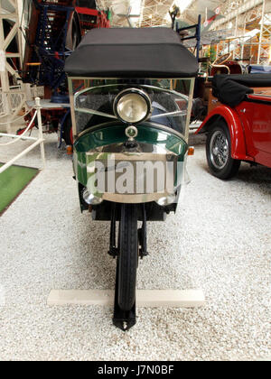 Die Mauser Monotrace 1928 war ein Motorrad mit 18 PS und 510 ccm Hubraum. Dieses Motorrad ist ein bedeutendes Beispiel für die deutsche Ingenieurskunst und Konstruktion des frühen 20. Jahrhunderts in der Automobilindustrie. Stockfoto