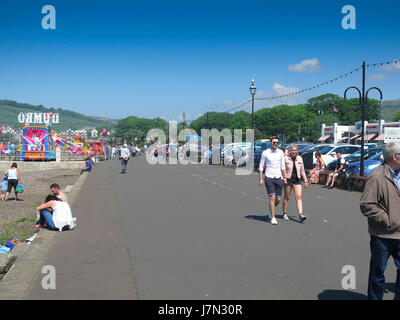 Largs, Schottland. 25. Mai 2017. Großbritannien Wetter. Menschen, die genießen eines sengenden Tages in Largs was verspricht der heißeste Tag des Jahres so weit sein. Alan Oliver/Alamy Live-Nachrichten Stockfoto