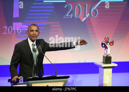 Baden-Baden, Deutschland. 25. Mai 2017. Ehemaliger US-Präsident Barack Obama wird Deutscher Medienpreis 2016 (deutsche Medien Preis 2016) im Kongresszentrum in Baden-Baden, Deutschland, 25. Mai 2017 verliehen. Foto: Uli Deck/Dpa/Alamy Live News Stockfoto