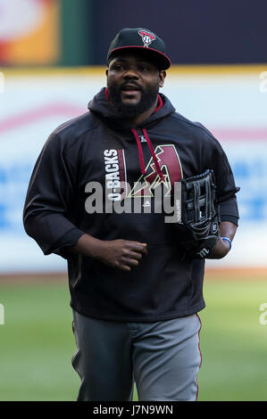 Milwaukee, WI, USA. 25. Mai 2017. Arizona-Diamantmarkierungen Entlastung Krug Fernando Rodney #56 vor Beginn der Major League Baseball Spiel zwischen den Milwaukee Brewers und die Arizona Diamondbacks im Miller Park in Milwaukee, Wisconsin. John Fisher/CSM/Alamy Live-Nachrichten Stockfoto