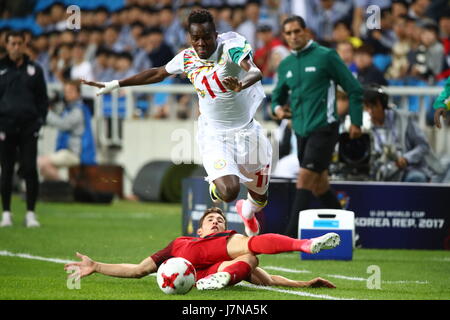 Incheon, Südkorea. 25. Mai 2017. Ibrahima Ndiaye (SEN) Fußball: 2017 FIFA U-20 WM Gruppe F-match zwischen USA 1-0 Senegal im Incheon-Stadion in Incheon, Südkorea. Bildnachweis: Sho Tamura/AFLO SPORT/Alamy Live-Nachrichten Stockfoto