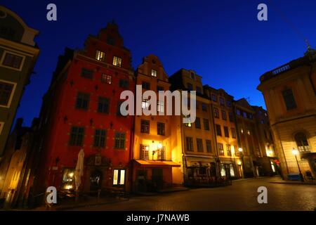 Stockholm. 23. Mai 2017. Foto aufgenommen am 23. Mai 2017 zeigt die Nachtansicht von der alten Stadt von Schwedens Hauptstadt Stockholm. Mit einer Geschichte von mehr als 700 Jahre alt, die Altstadt von Stockholm hat viele altehrwürdige Gebäude und Straßen. Bildnachweis: Gong Bing/Xinhua/Alamy Live-Nachrichten Stockfoto