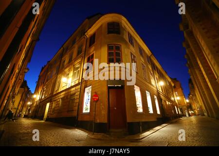 Stockholm. 23. Mai 2017. Foto aufgenommen am 23. Mai 2017 zeigt die Nachtansicht von der alten Stadt von Schwedens Hauptstadt Stockholm. Mit einer Geschichte von mehr als 700 Jahre alt, die Altstadt von Stockholm hat viele altehrwürdige Gebäude und Straßen. Bildnachweis: Gong Bing/Xinhua/Alamy Live-Nachrichten Stockfoto