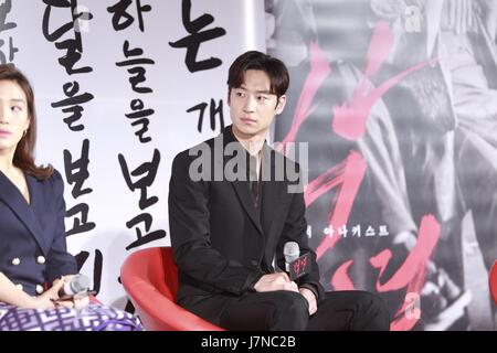 Seoul, Korea. 25. Mai 2017. Lee Je-Hoon, Moon Choi besuchen die Produktion Konferenz der Park liegen in Seoul, Korea am 25. Mai 2017. (China und Korea Rechte heraus) Bildnachweis: TopPhoto/Alamy Live-Nachrichten Stockfoto