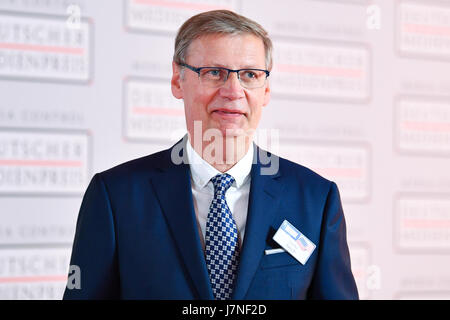 Baden-Baden, Deutschland. 25. Mai 2017. Deutsche TV-Moderatorin Günther Jauch besucht die deutschen Medien Award 2016-Zeremonie in Baden-Baden, Deutschland, 25. Mai 2017. Foto: Uwe Anspach/Dpa/Alamy Live News Stockfoto