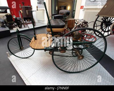 Der Benz Patent Motorwagen, 1886 von Karl Benz entwickelt, war das erste Automobil der Welt. Dieses Replikat zeigt wahrscheinlich das bahnbrechende Design, das die Zukunft des Transportwesens verändert hat. Stockfoto