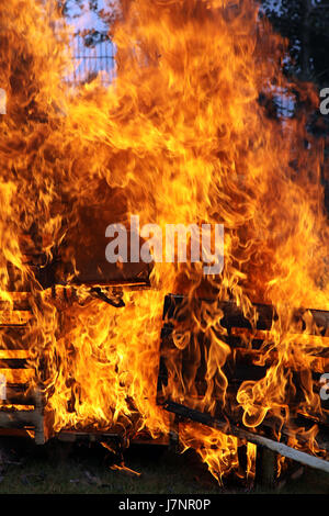 Frau Blau Hausbau Gefahr Glanz strahlt helles lucent Licht heiter Stockfoto