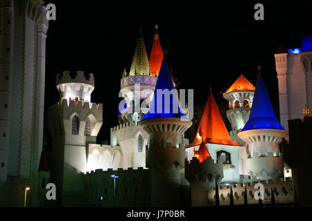 Das Excalibur Hotel in Las Vegas, Nevada, ist ein mittelalterliches Hotel, das für seine unverwechselbare, schlossartige Architektur bekannt ist. Es bietet Unterhaltung, Restaurants und Unterkünfte in einem prominenten Touristenziel. Stockfoto