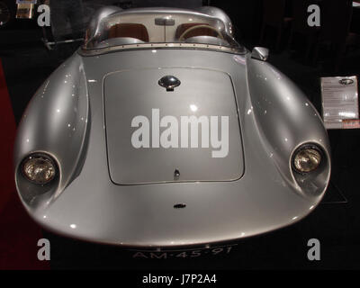 Der 1953 SIATA 300 BC ist ein klassischer italienischer Sportwagen, der für sein schlankes Design und seine Leistung bekannt ist. Dieses von SIATA hergestellte Modell repräsentiert die Innovation und den Stil der Automobiltechnik Mitte des 20. Jahrhunderts. Stockfoto