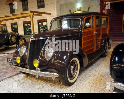 1937 Ford V8 78 790 Stationcar schwarz woody Vr pic1 Stockfoto