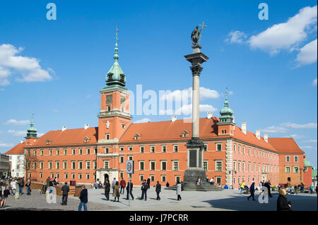 Schlossplatz (Plac Zamkowy), König Zygmunt III Waza Statue (Kolumna Zygmunta) und Königsschloss in Warschau Altstadt Weltkulturerbe der UNESCO, Krieg aufgeführt Stockfoto