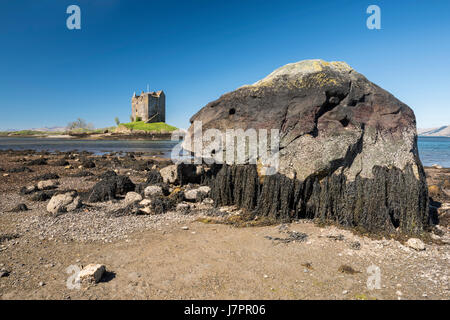 Ein Bild des Castle Stalker, Loch Linnhe, Schottland, UK an einem herrlichen Frühlingstag. Stockfoto