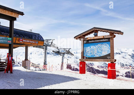 Saulire Intermediaire, Meribel, Trois Vallées, Französische Alpen, Frankreich. Saulire 1, Inter Saulire. Mittelstation der Lift Saulire Gipfel. Stockfoto