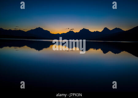 Lake McDonald / See / Sonnenaufgang / Sonnenuntergang / Reflexionen Stockfoto