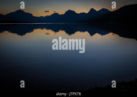 Lake McDonald / See / Sonnenaufgang / Sonnenuntergang / Reflexionen Stockfoto